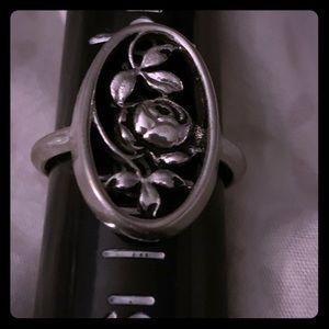 Vintage Avon Silver Fashion ring w Flower design